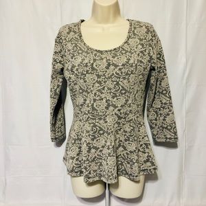 Maunces 3/4 Sleeve Floral Blouse Small